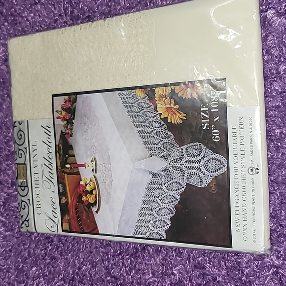 New tablecloth - Picture 2 of 3